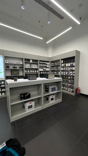 UNICORN- Apple Premium Reseller- LULU MALL-Lucknow store image 3