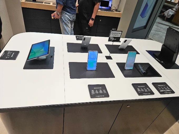 Samsung Experience Store -Airia Mall, Badshahpur, Gurugram store image 3