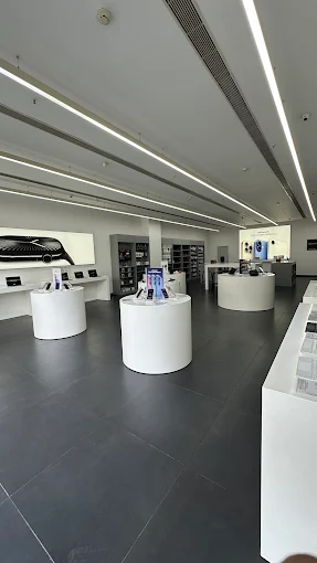 Aptronix - Apple Premium Reseller-Aerocity store image 3