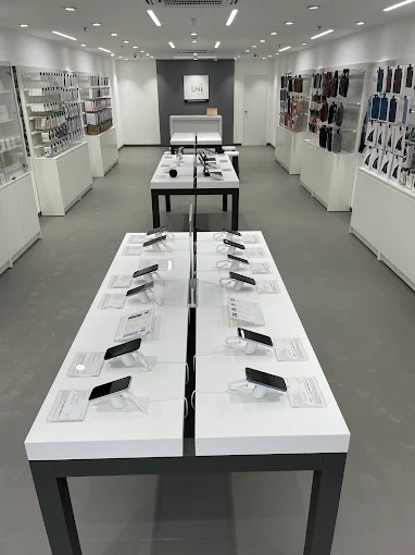 Unicorn-Apple Premium Partner-Sola store image 3