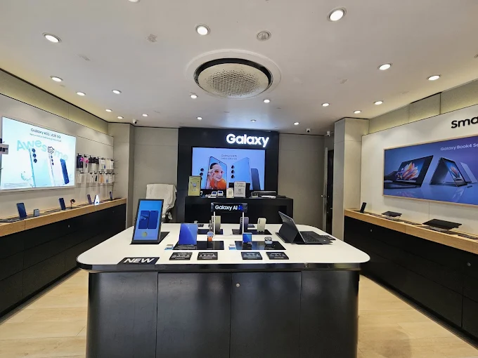 Samsung Experience Store- Rohini Sector 4 store image 4