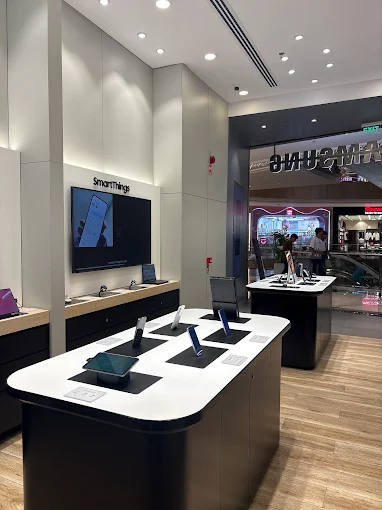 Samsung Experience Store- Pitampura store image 4