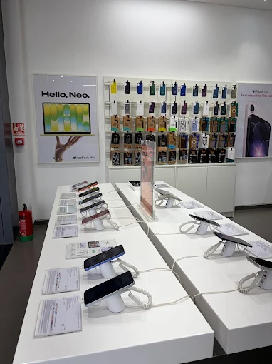 iMagine-Apple Premium Reseller- Nallagandla store image 3