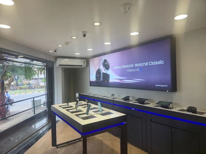 Samsung Experience Store- Shahibaug store image 3