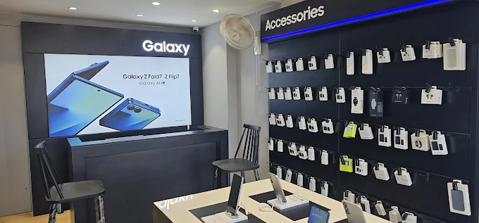 Samsung Experience Store- Saswad store image 4