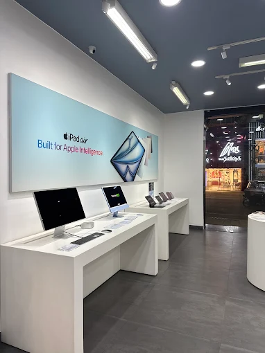 FUTURE World-Apple Premium Reseller- Adyar store image 3