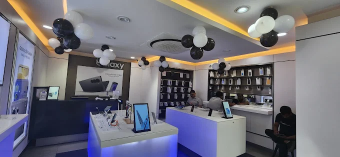 Samsung Experience Store- Outer Circle Connaught Place thumbnail 4