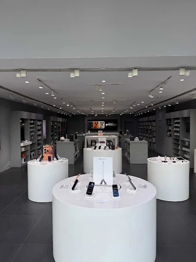 Aptronix-Apple Premium Reseller-Jubilee Hills store image 3
