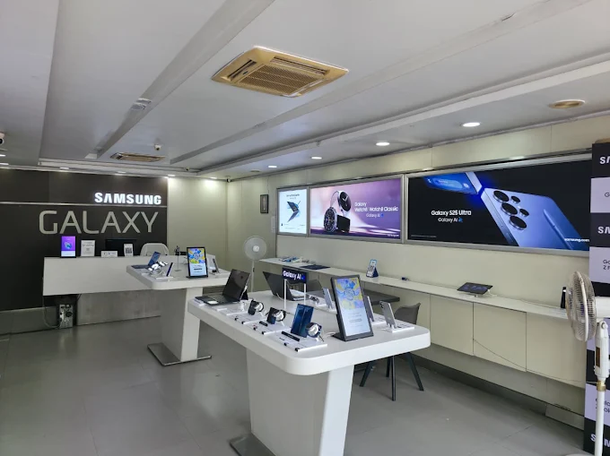 Samsung Experience Store- Rohini Sector 16 store image 3