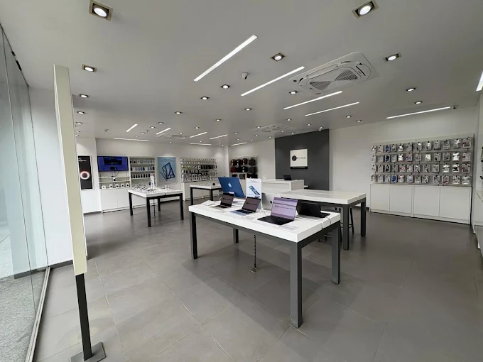 Aptronix-Apple Premium Reseller-Kompally store image 3