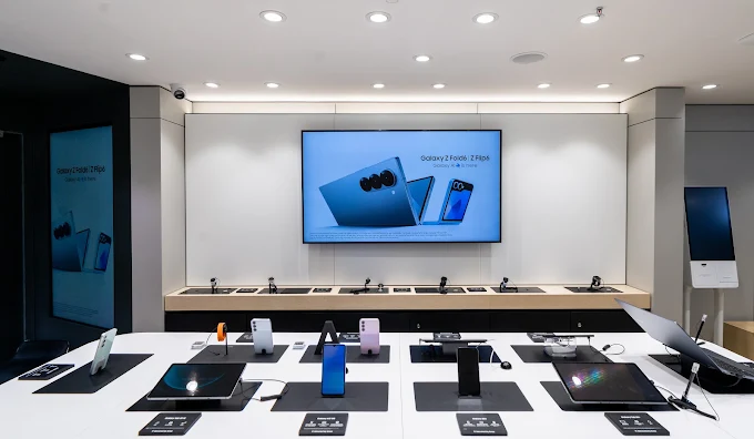 Samsung Experience Store- Bodakdev store image 3