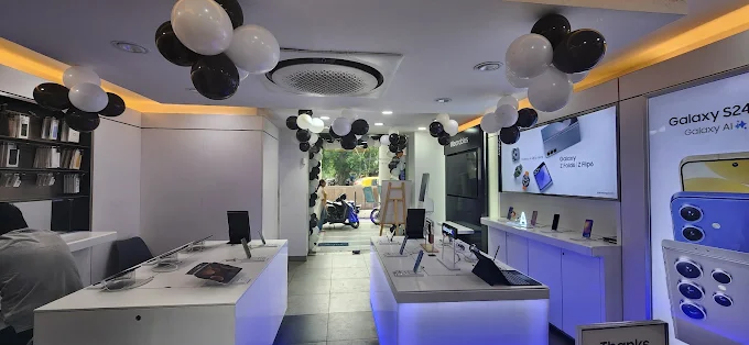 Samsung Experience Store- Outer Circle Connaught Place store image 4