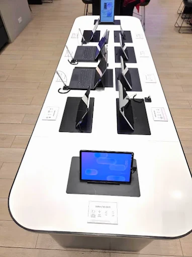 Samsung Experience Store- Phoenix Market City-Velachery thumbnail 5