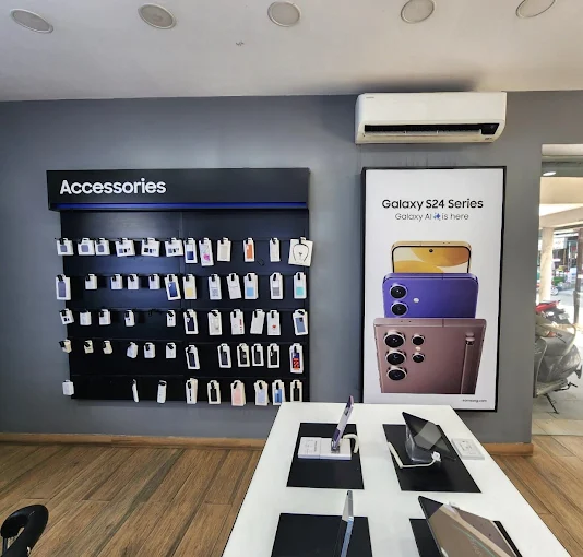 Samsung Experience Store- Hazi Rattan Road, Bathinda thumbnail 4
