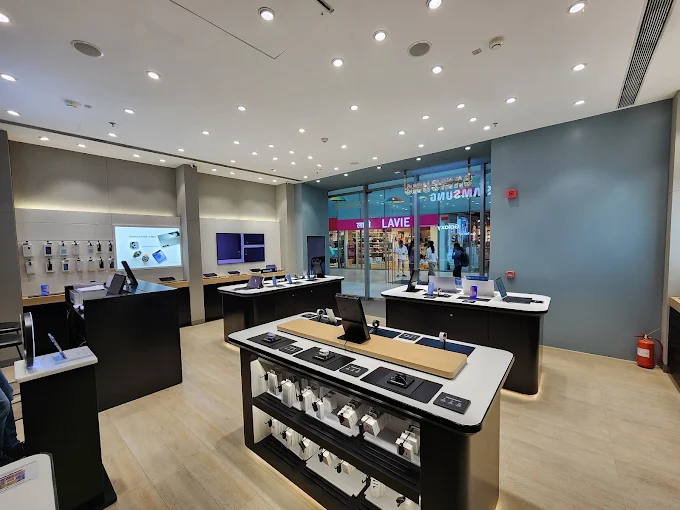 Samsung Experience Store- Seasons Mall thumbnail 4