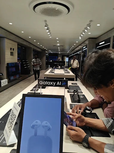 Samsung Smart Plaza - SRS Appliances - Velachery store image 3