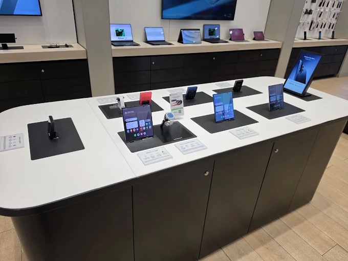 Samsung Experience Store- Mall of Millennium store image 3
