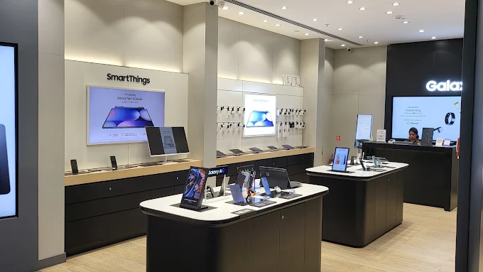 Samsung Experience Store- South Bengaluru Forum Mall thumbnail 5