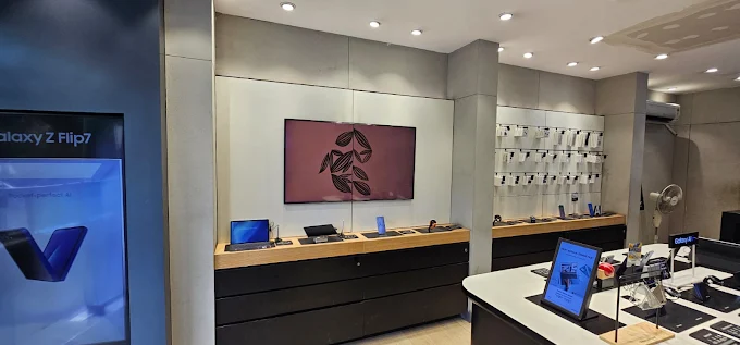 Samsung Experience Store- Mahagun Metro Mall, Ghaziabad thumbnail 5