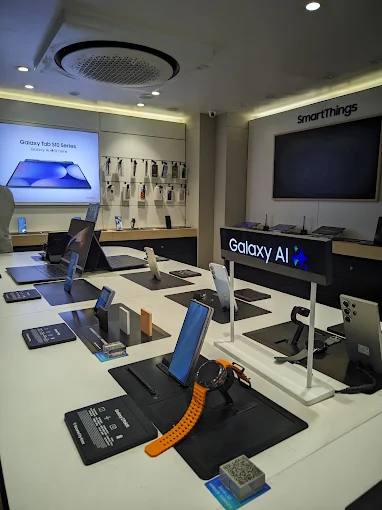Samsung Experience Store- Kothrud store image 4