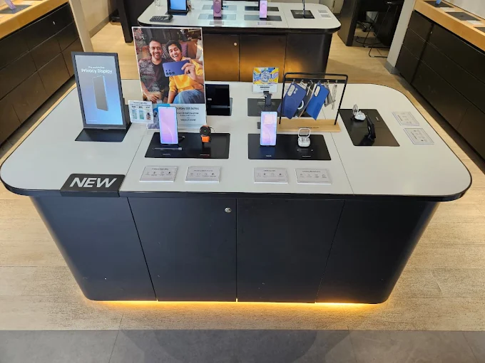 Samsung Experience Store- Karolbagh store image 3