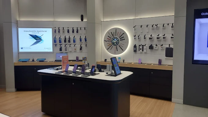 Samsung Experience Store- Kandivali store image 4