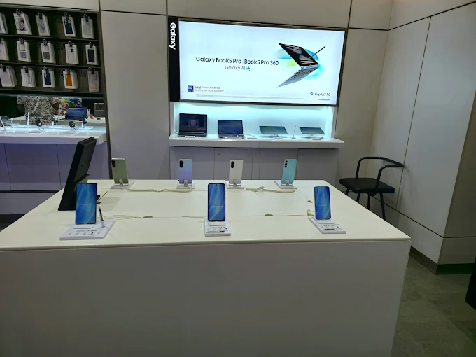 Samsung Experience Store- Phoenix Mall store image 3