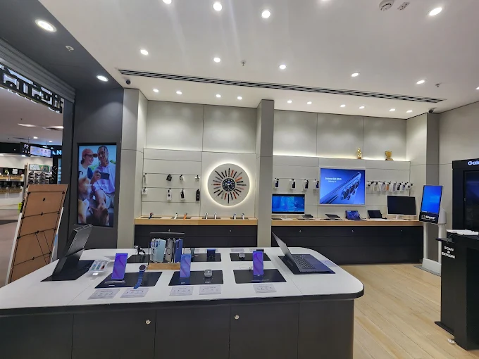 Samsung Experience Store- LuLu International Shopping Mall store image 3