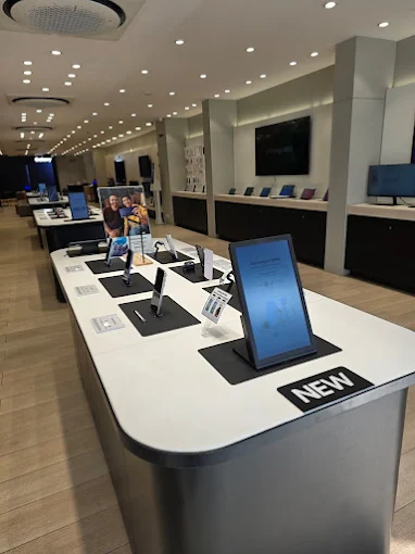 Samsung Experience Store- IBC Surat store image 4