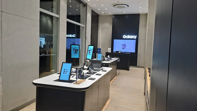 Samsung Experience Store- Sector 50, Gurugram store image 3