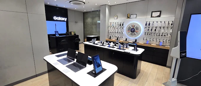 Samsung Experience Store- Kandivali West store image 3