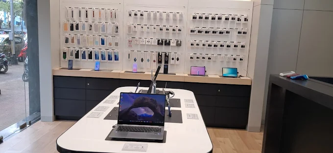 Samsung Experience Store- Koliwada store image 3