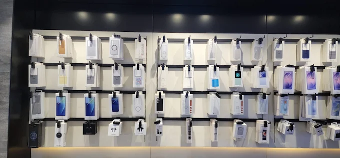 Samsung Experience Store- Naraina Ind Area store image 4