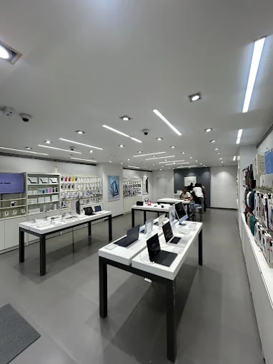 IVENUS-Apple Premium Reseller-Varachha Road store image 4