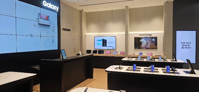 Samsung Experience Store- Lake Shore store image 3