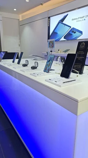 Samsung Experience Store Opera House- Girgaon store image 3