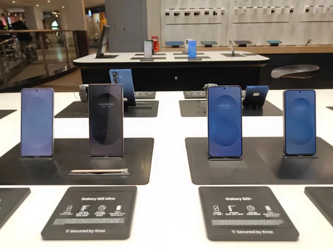 Samsung Experience Store - Phoenix Mall, Bareilly store image 4
