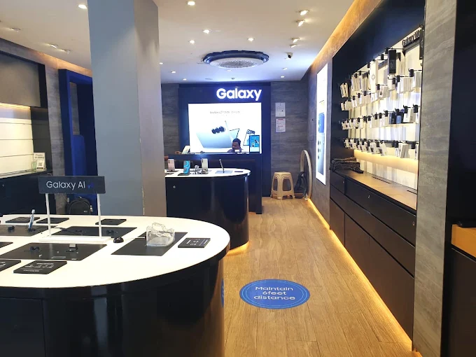 Samsung Experience Store- Naranpura store image 3
