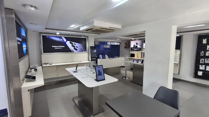 Samsung Experience Store- City Light Road store image 3