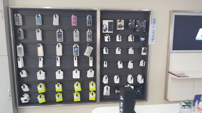 Samsung Experience Store- Ashram Road Devnandan Mega Mall store image 3