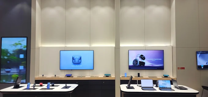Samsung Experience Store- VR Mall store image 4