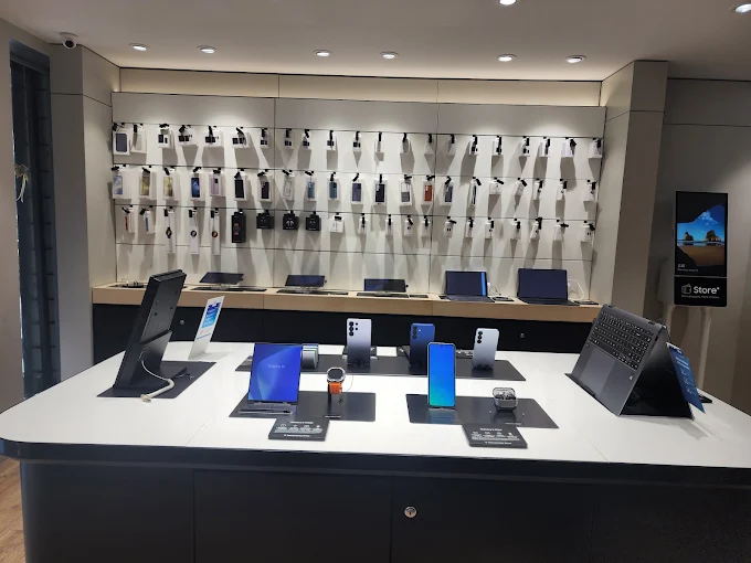 Samsung Experience Store- Sanghvi Nagar store image 4