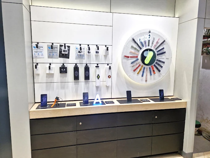 Samsung Experience Store- Mahagun Metro Mall, Ghaziabad thumbnail 4