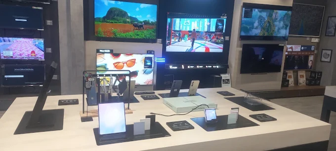 Samsung SmartPlaza - Sterling Enterprises Pvt Ltd, Agra store image 3