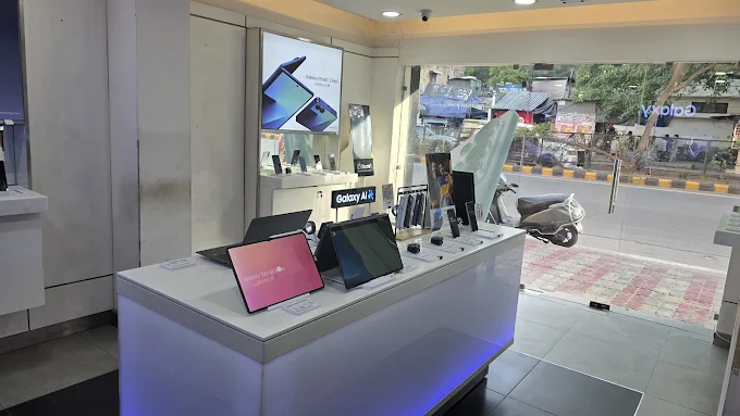 Samsung Experience Store- Old Rajender Nagar store image 4