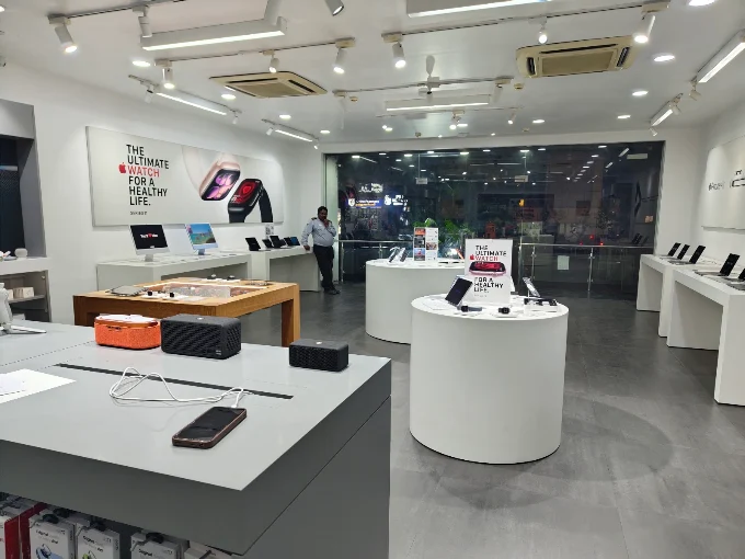 Future World - Apple Premium Reseller Authorised Service Provider-Anna Nagar store image 3