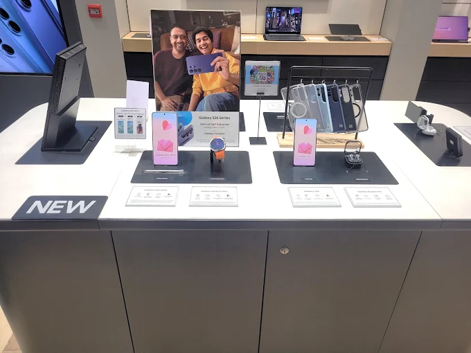 Samsung Experience Store- Punjabi Bagh store image 3
