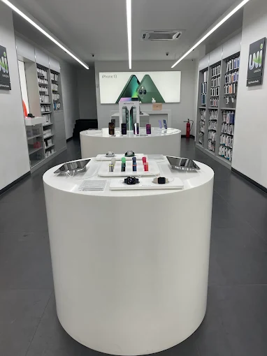 Unicorn-Apple Premium Partner-Ashram Road store image 3