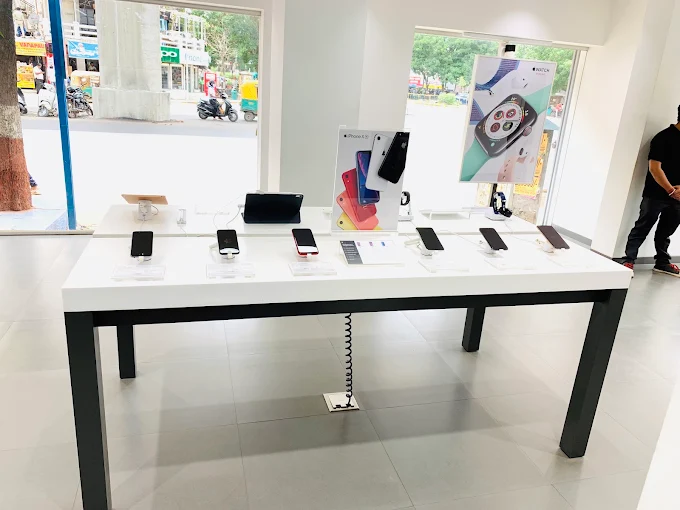 Aptronix-Apple Premium Reseller-Navarangpura store image 4