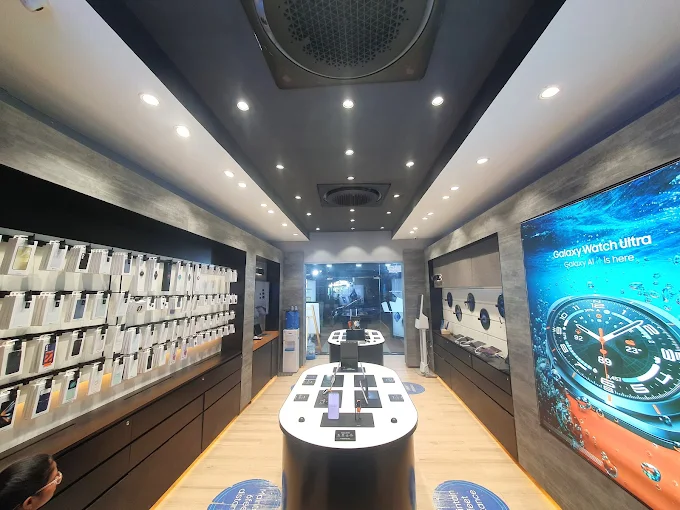 Samsung Experience Store- Karelibaug, Vadodara store image 3